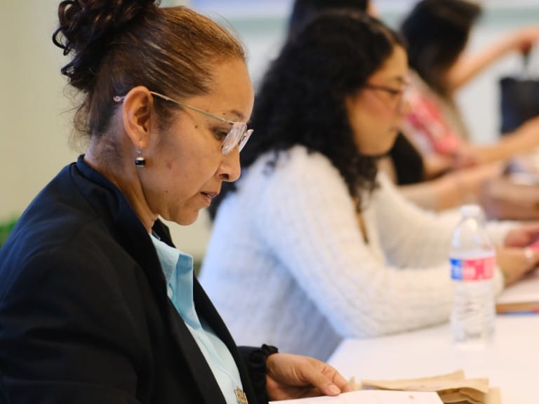 latinas conversando en espanol laesquinatx.com 2 768x576